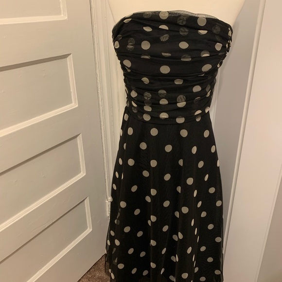 BCBGMaxAzria Dresses & Skirts - BCBG MaxAzria strapless dress